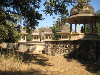 Cenotaphs at Sar Bagh