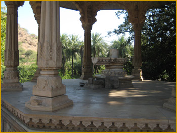 Cenotaphs at Sar Bagh